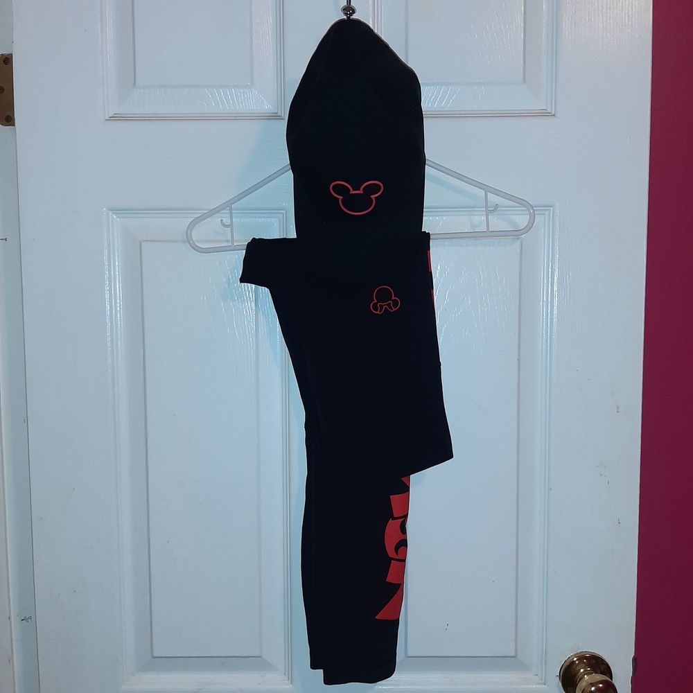 Lululemon Disney Align Tights And Matching Hat